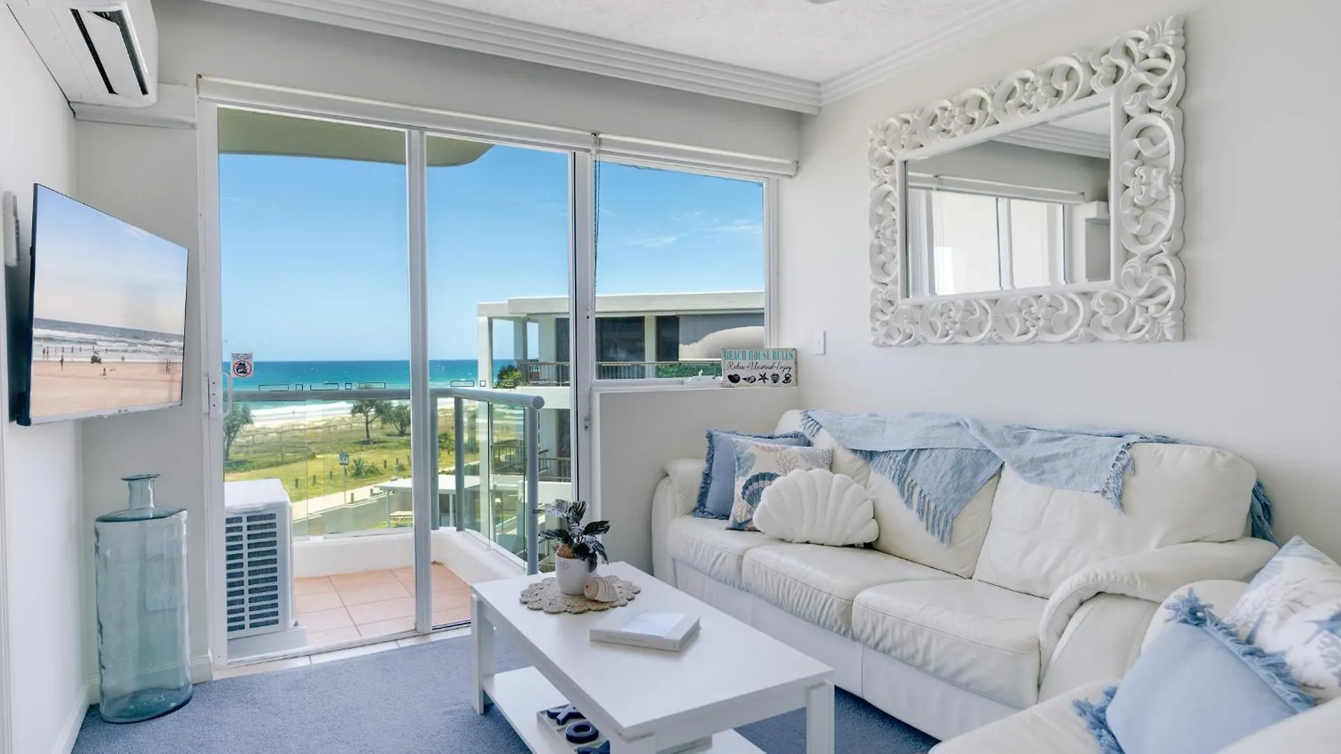 Waterfront 1-Bedroom Retreat With Stunning Views Gold Coast