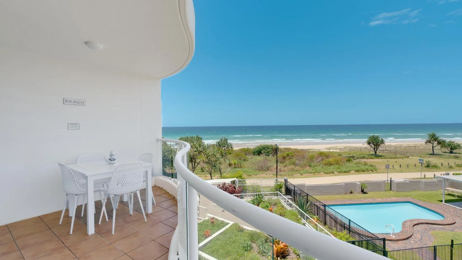 Apartment Waterfront 1-Bedroom Retreat With Stunning Views Gold Coast