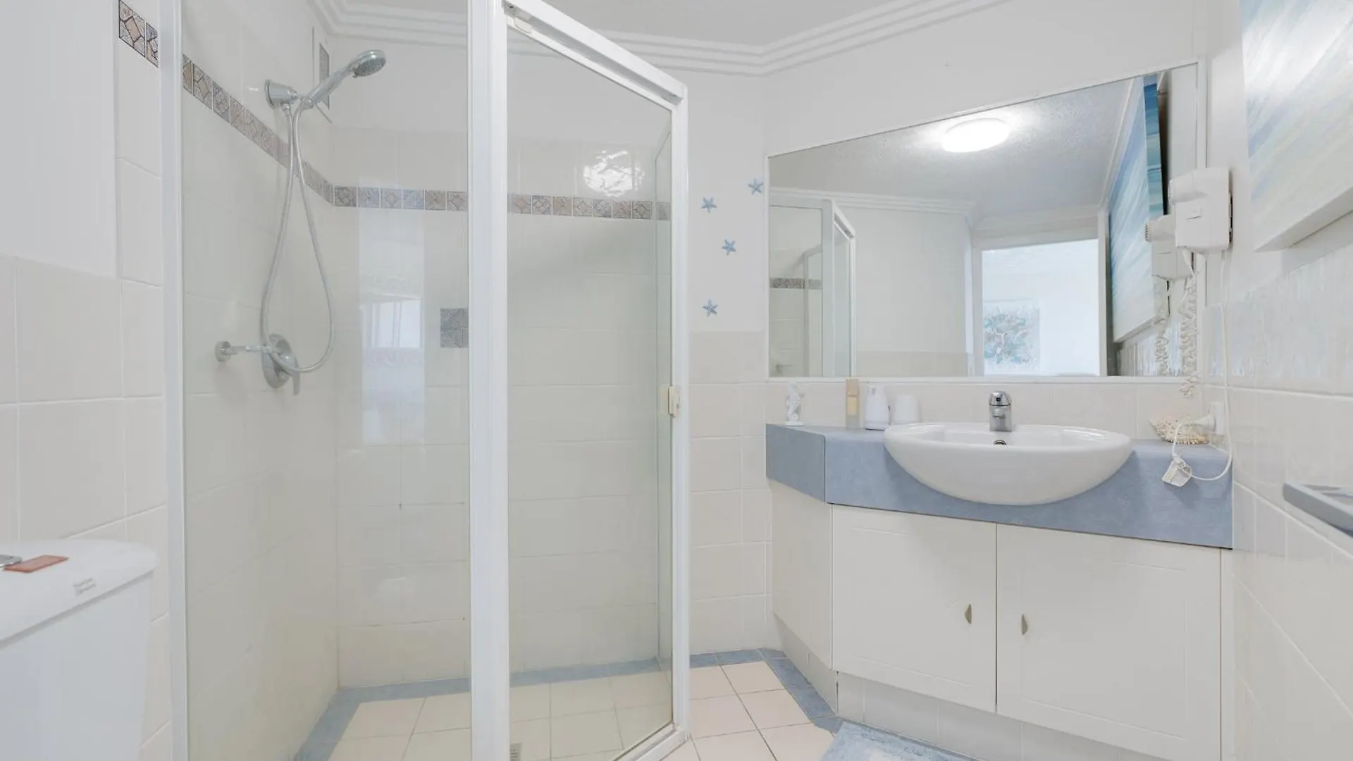 Waterfront 1-Bedroom Retreat With Stunning Views Gold Coast Apartment