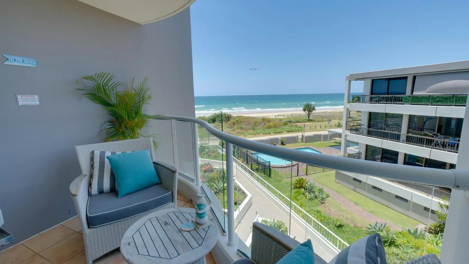 Waterfront 1-Bedroom Retreat With Stunning Views Gold Coast Apartment