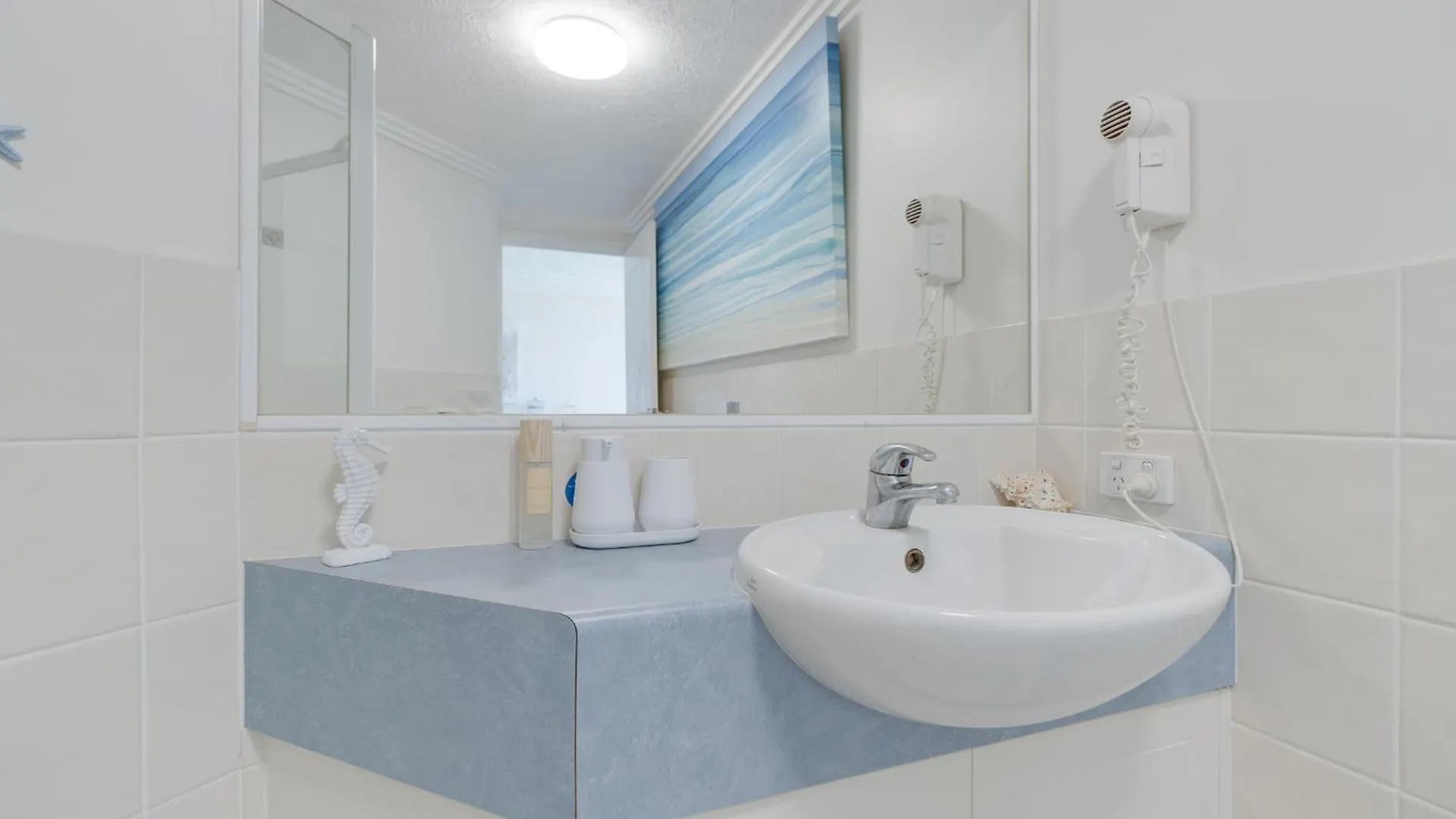 Apartment Waterfront 1-Bedroom Retreat With Stunning Views Gold Coast