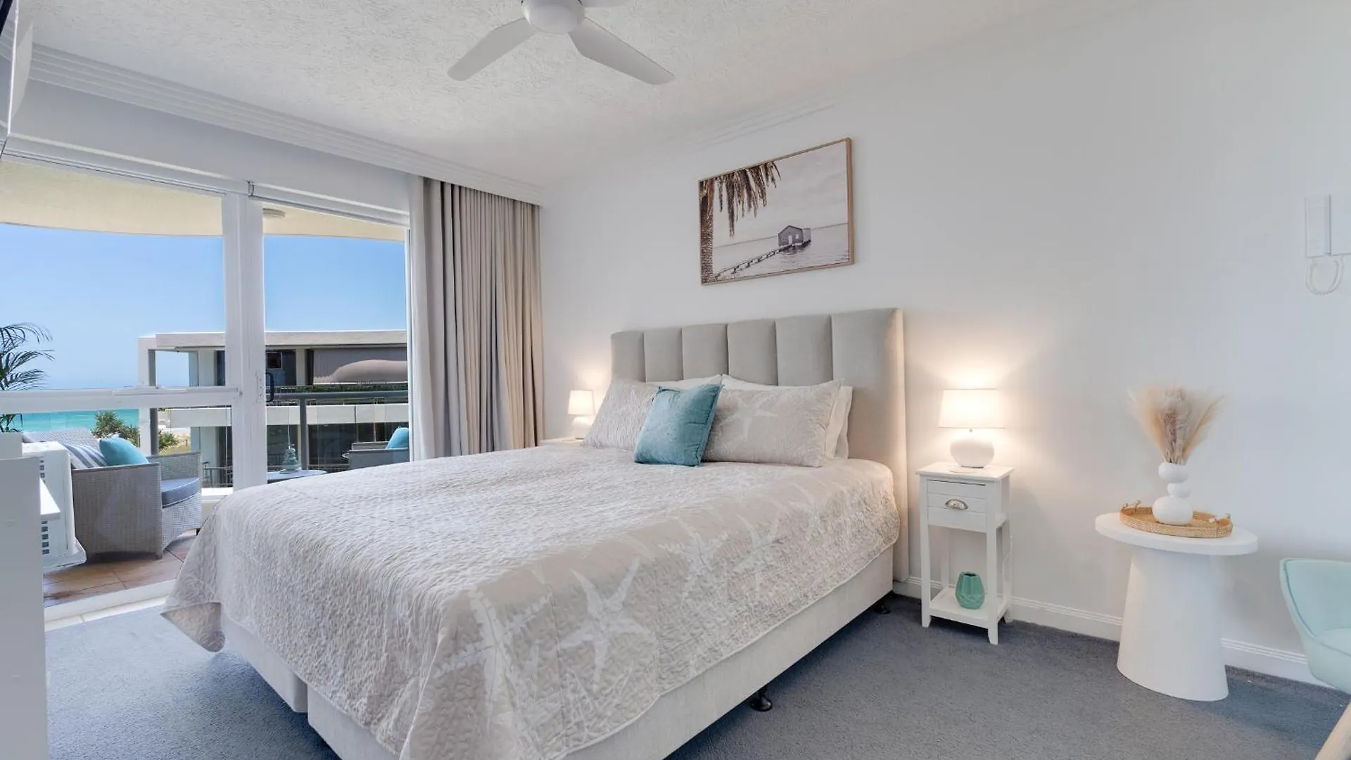 Waterfront 1-Bedroom Retreat With Stunning Views Gold Coast Apartment